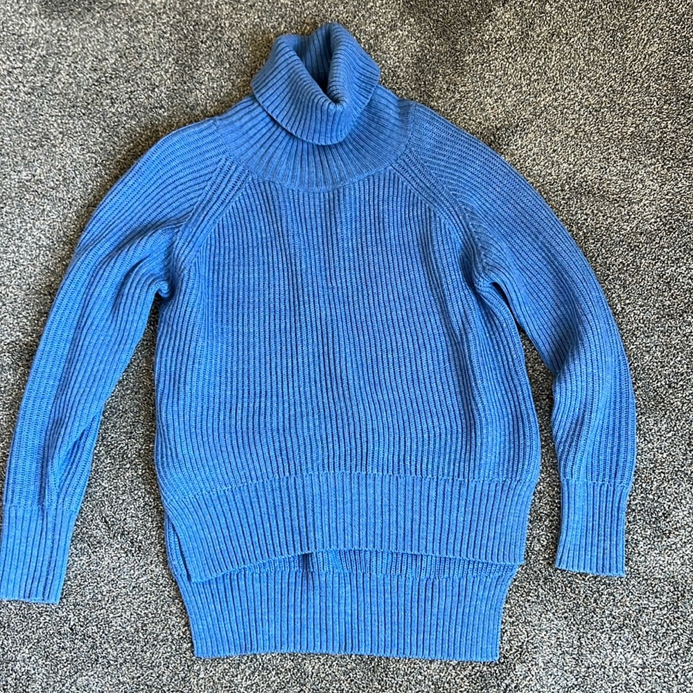 EUC Aritzia 100% Merino Wool Periwinkle Blue Sweater